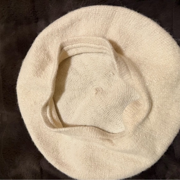 Cream Beret Hat - Picture 2 of 4